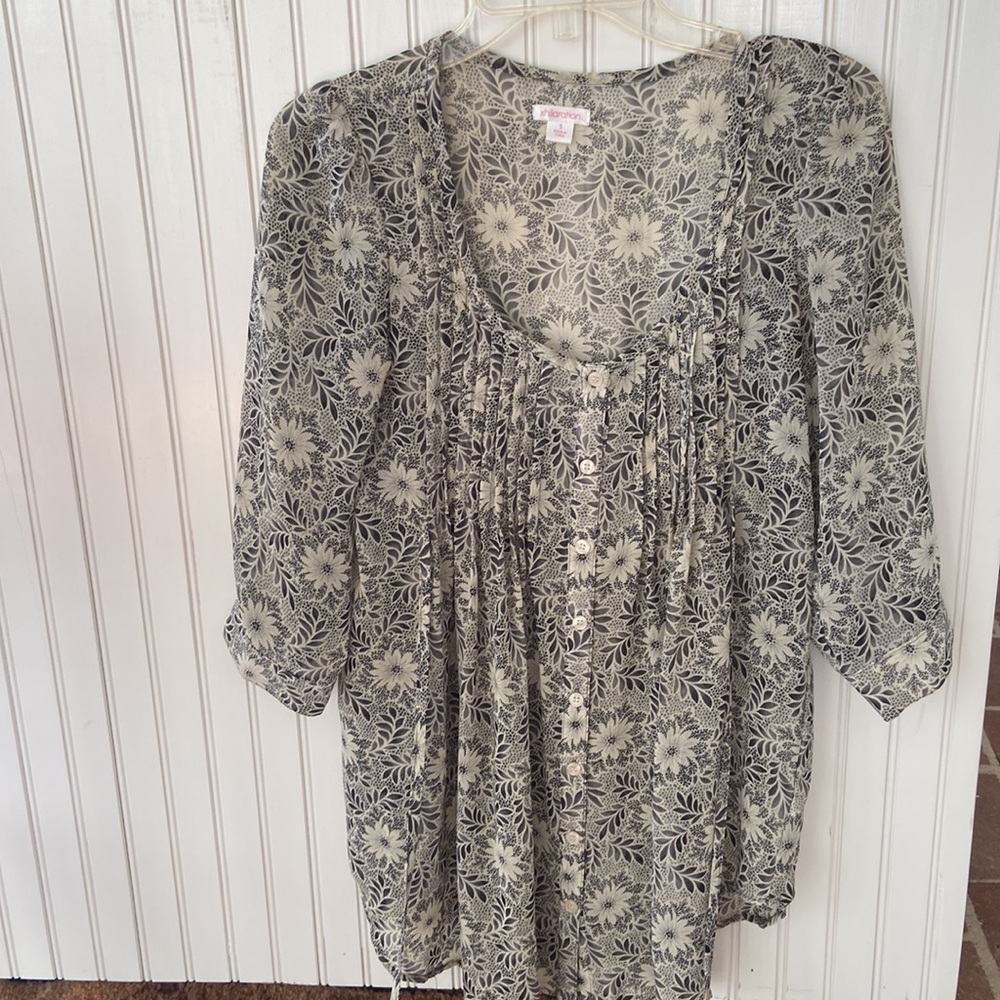 Xhilaration 3/4 Button Down Top